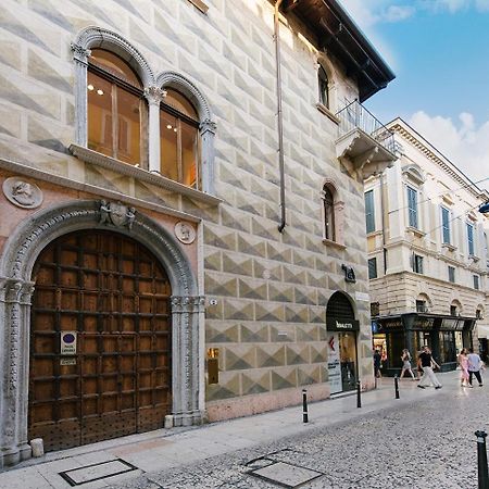 Palazzo Confalonieri Da Lisca Верона Экстерьер фото