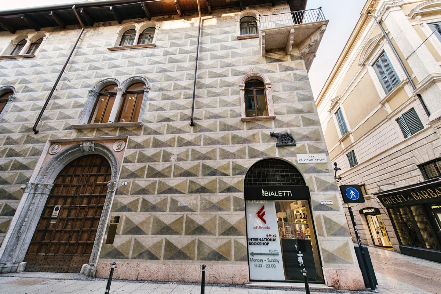 Palazzo Confalonieri Da Lisca Верона Экстерьер фото