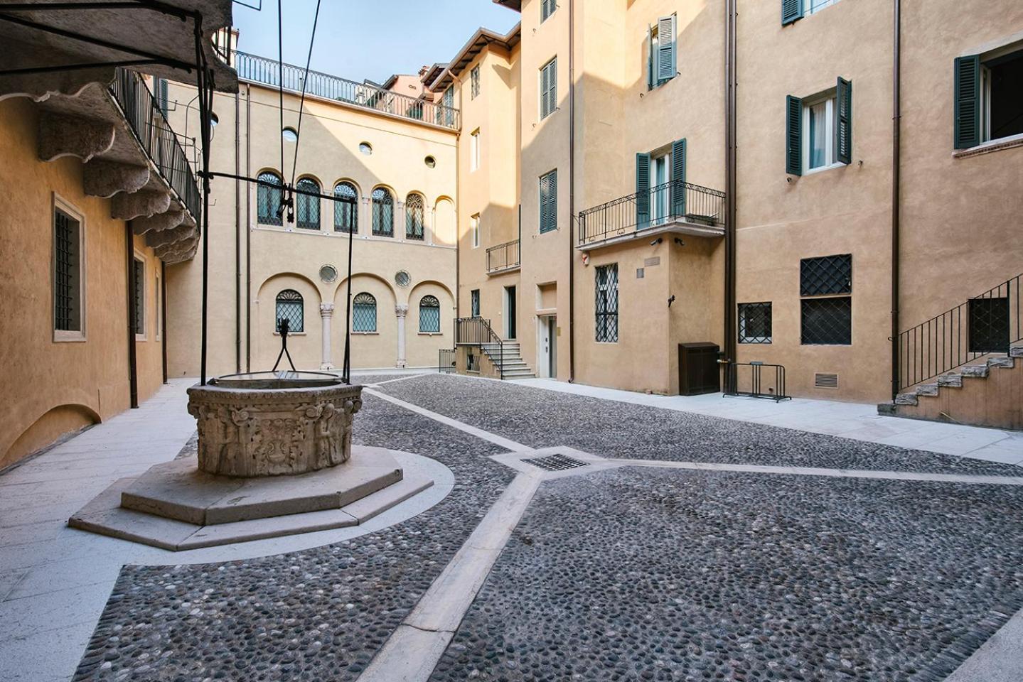 Palazzo Confalonieri Da Lisca Верона Экстерьер фото