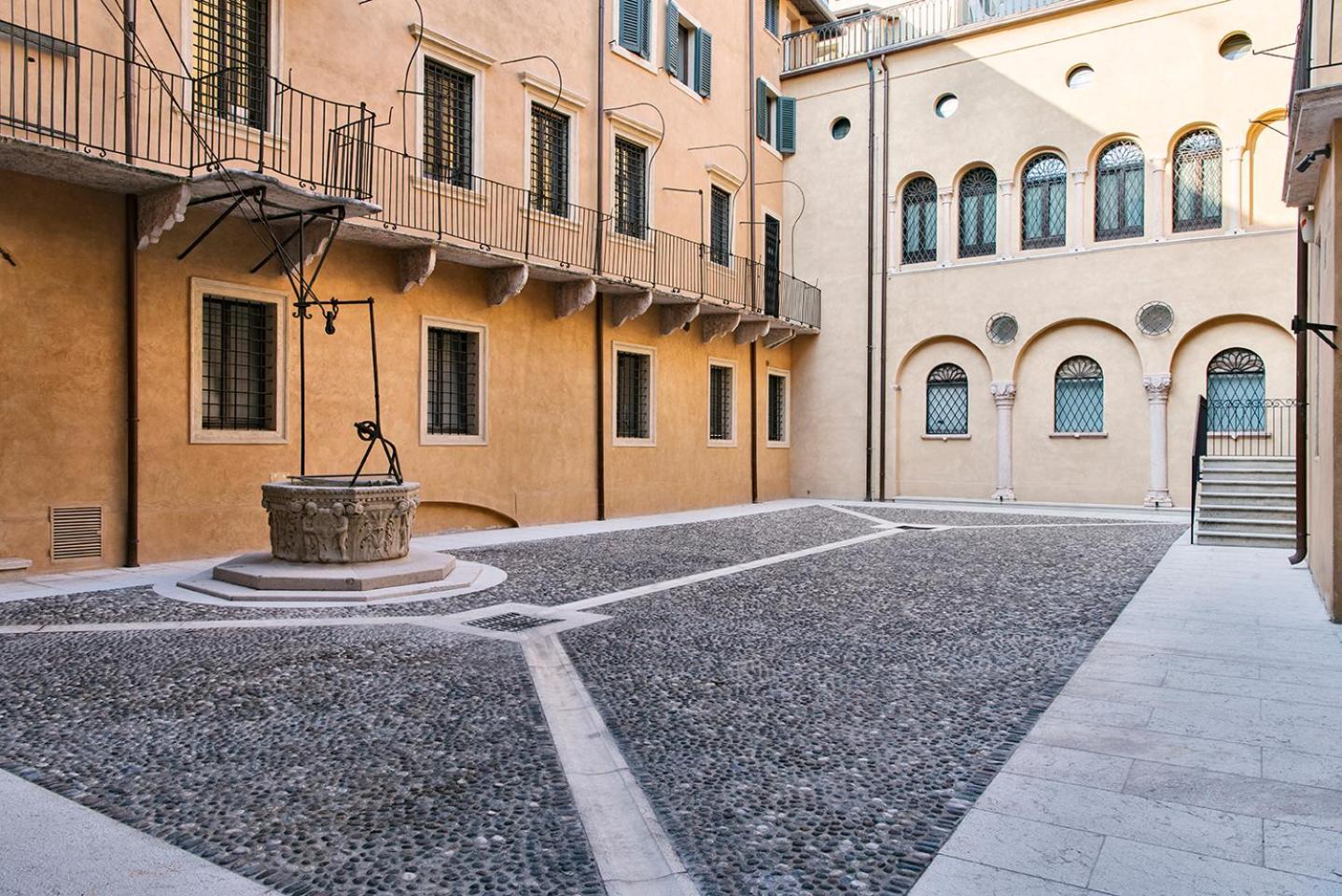 Palazzo Confalonieri Da Lisca Верона Экстерьер фото