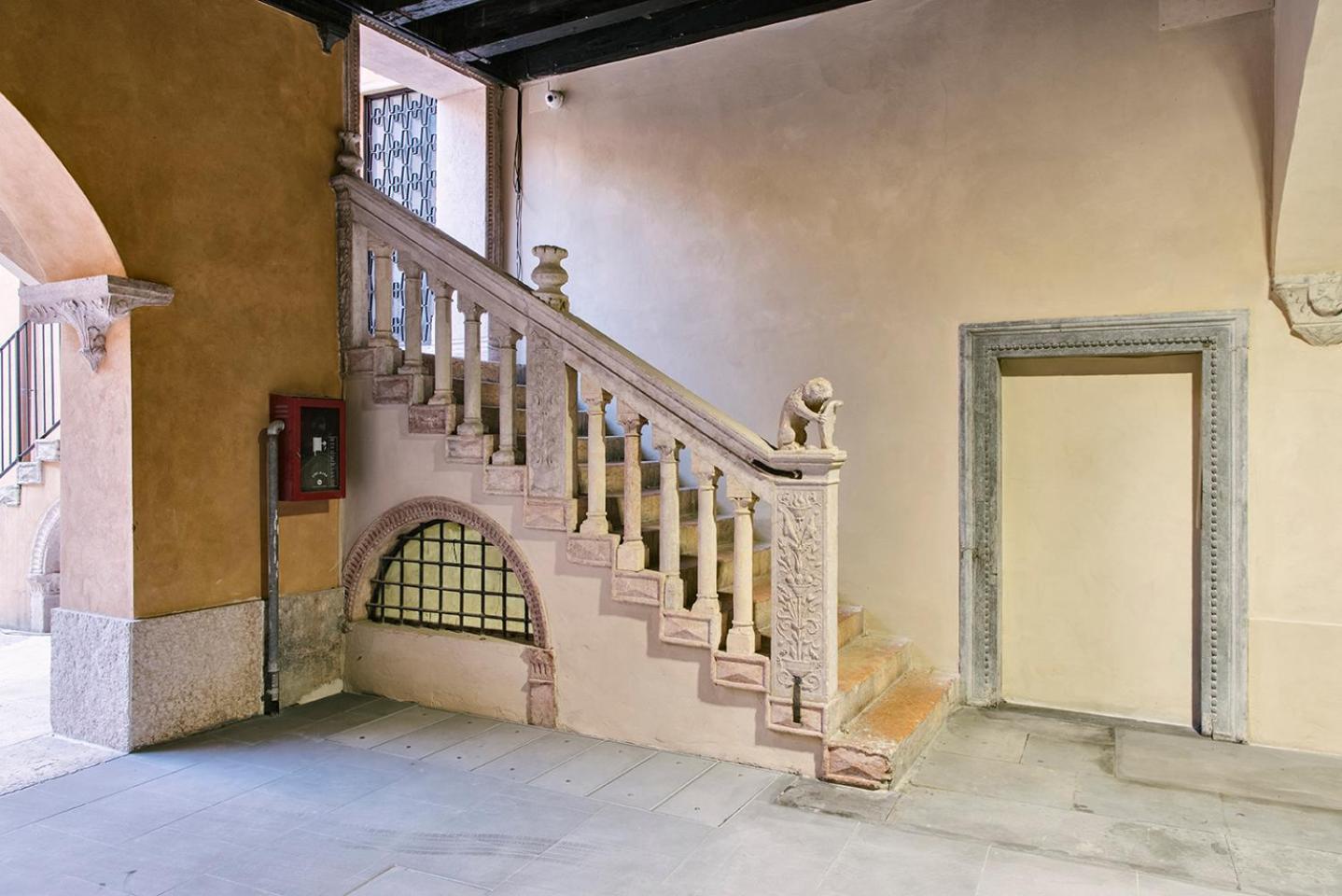 Palazzo Confalonieri Da Lisca Верона Экстерьер фото