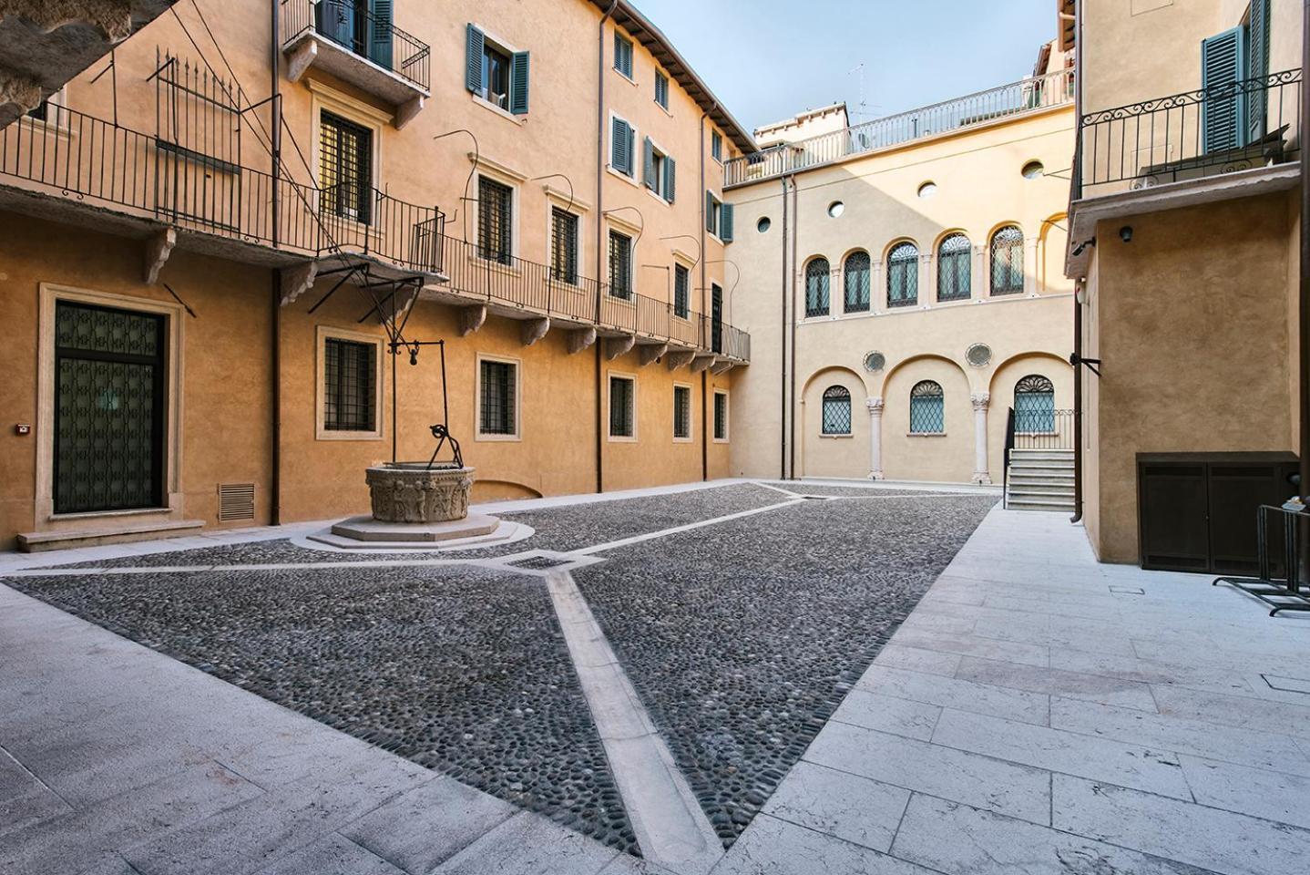 Palazzo Confalonieri Da Lisca Верона Экстерьер фото