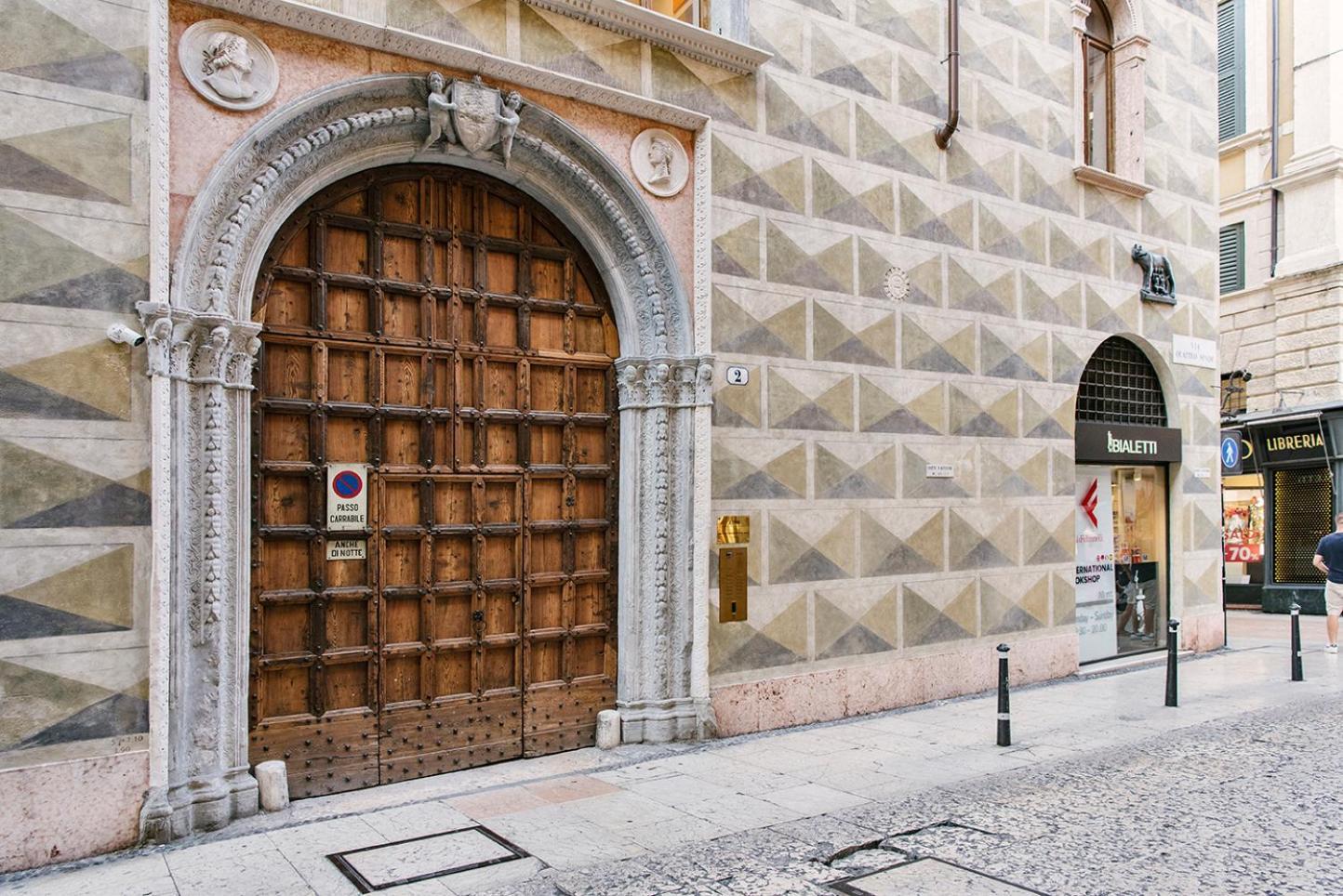Palazzo Confalonieri Da Lisca Верона Экстерьер фото
