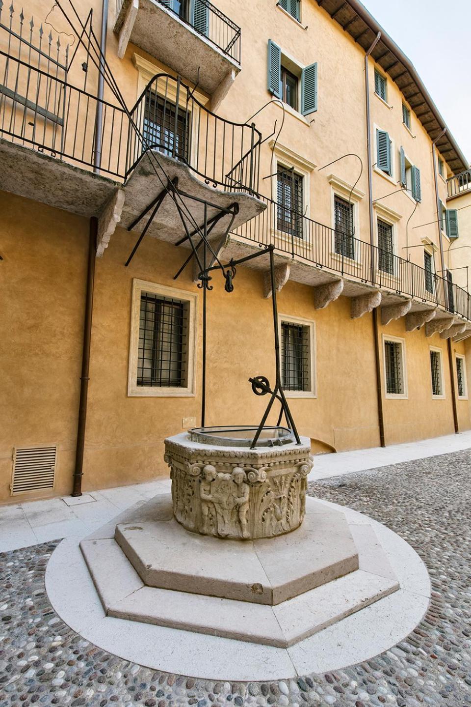 Palazzo Confalonieri Da Lisca Верона Экстерьер фото