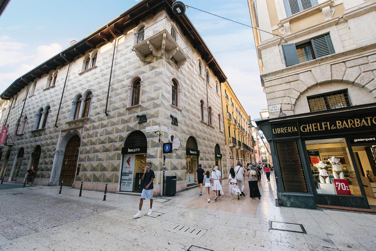 Palazzo Confalonieri Da Lisca Верона Экстерьер фото